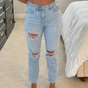 American Eagle Light Wash Mom Straight Jean